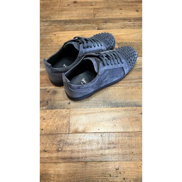 Athletic_Shoes